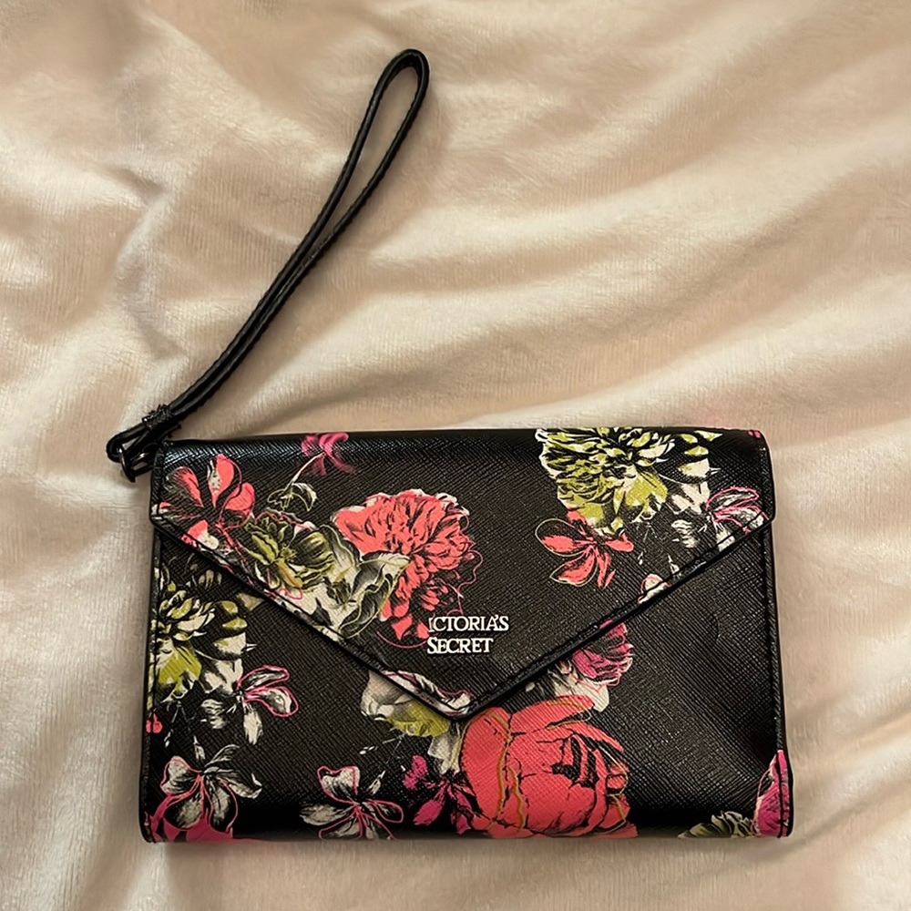 VS Wristlet wallet